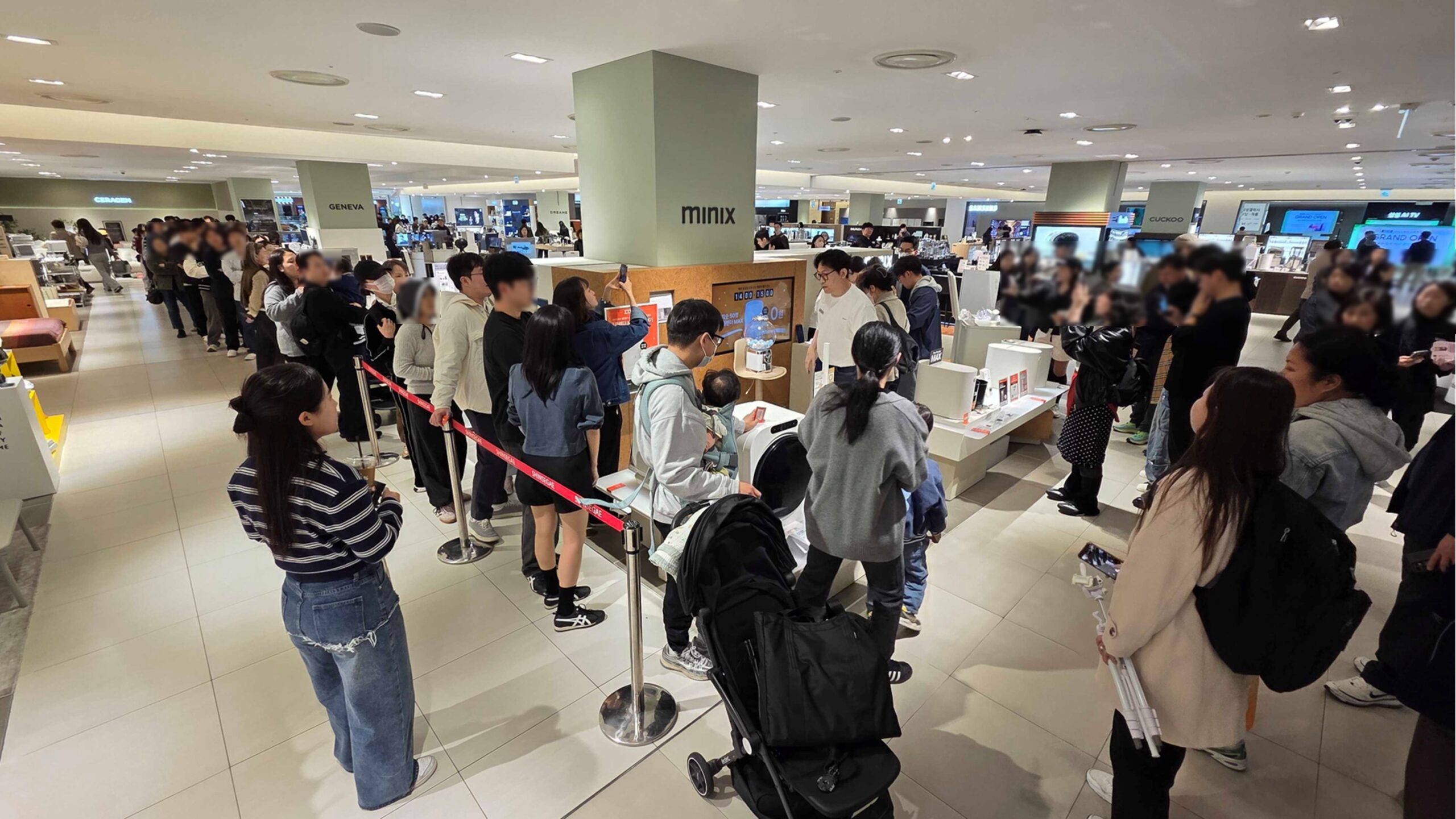 앳홈 미닉스, 신세계 부산 센텀시티점 입점 행사에 오픈런 이어져