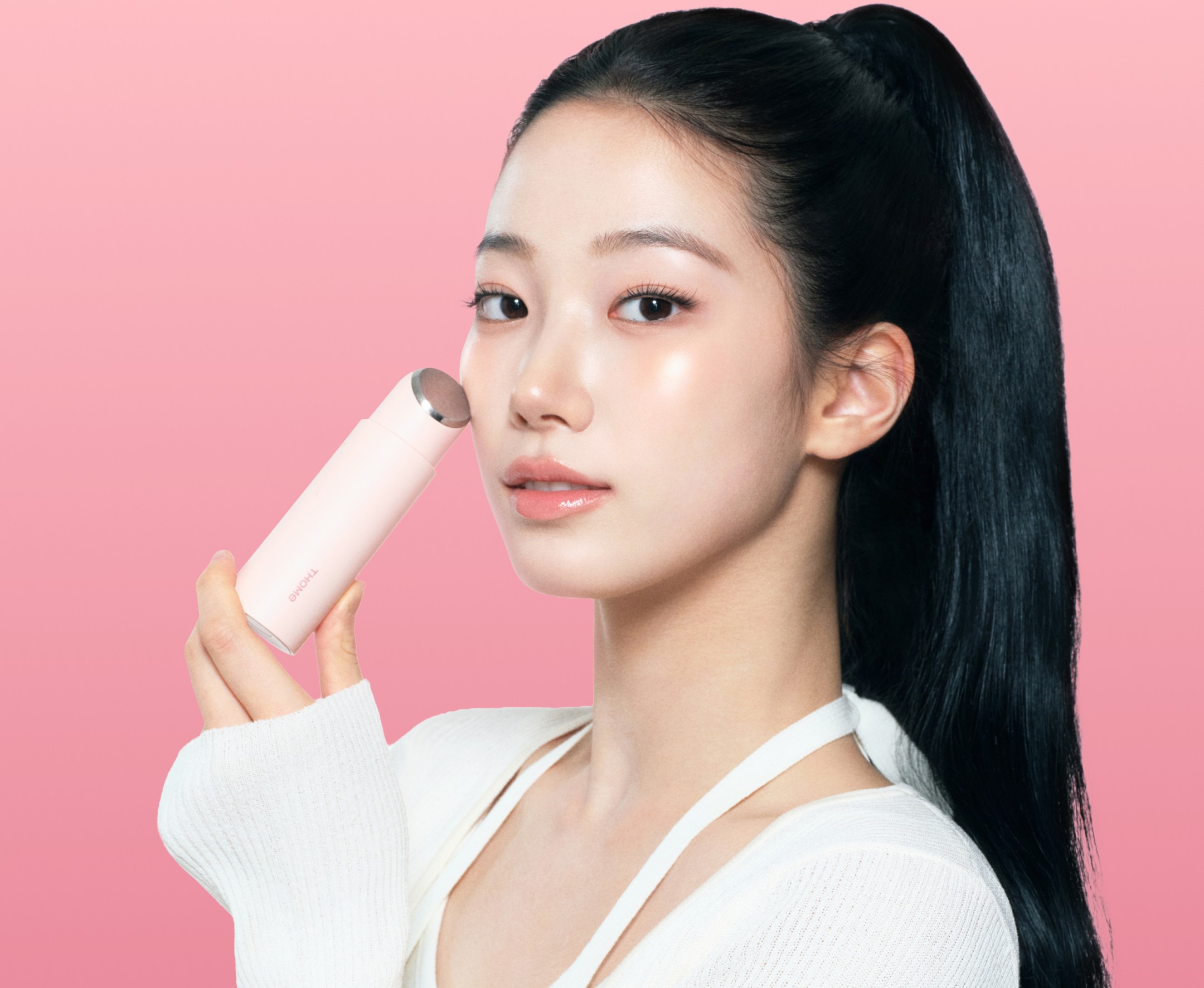 앳홈 ‘톰(THOME)’, 뷰티 디바이스 신제품 모델에 카즈하 발탁